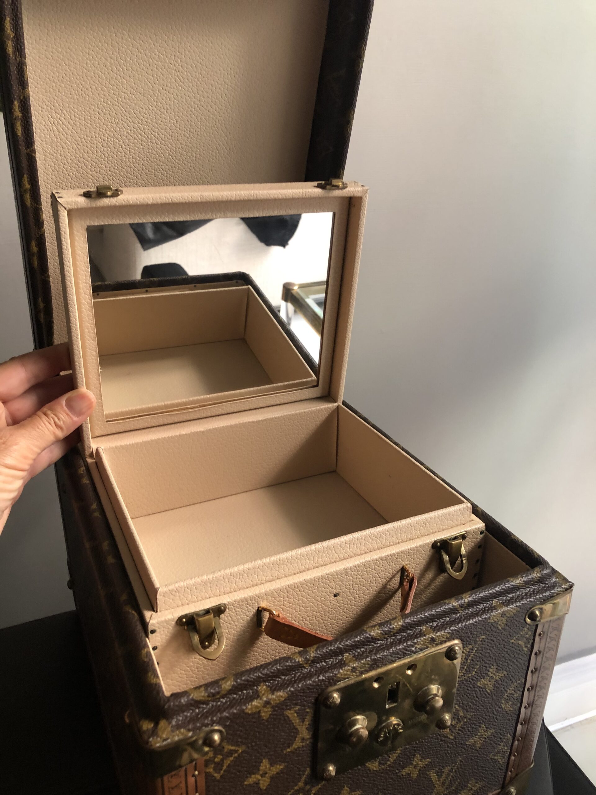 Louis Vuitton, Boite à Flacons, beauty box. - Bukowskis