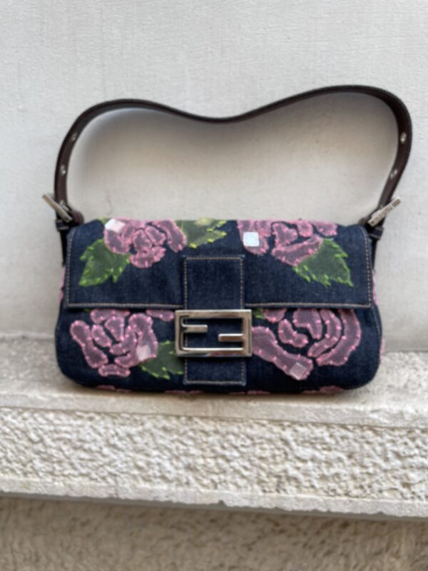 Fendi Baguette in Denim con Ricami - immagine 19